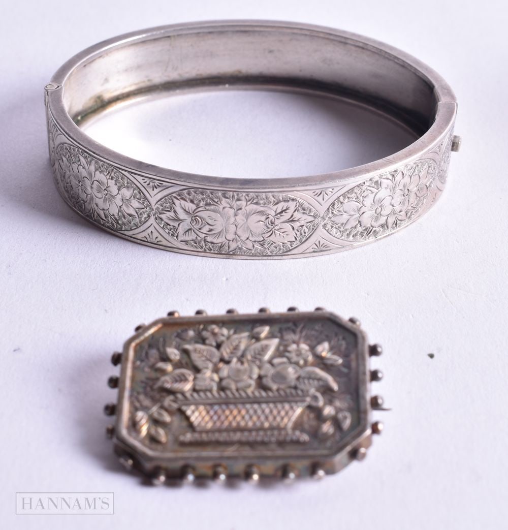 Collection of Sterling Silver Victorian Jewellery inc. Bangle, Brooch x 2 23g.: Collection of Sterling Silver Victorian Jewellery inc. Bangle, Brooch x 2 23g.