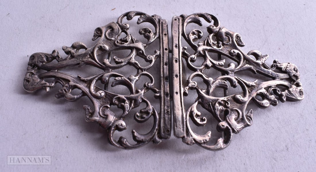 .925 sterling silver ladies belt buckle 55g. Sheffield 1975. 6 cm x 11.25cm.: .925 sterling silver ladies belt buckle 55g. Sheffield 1975. 6 cm x 11.25cm.