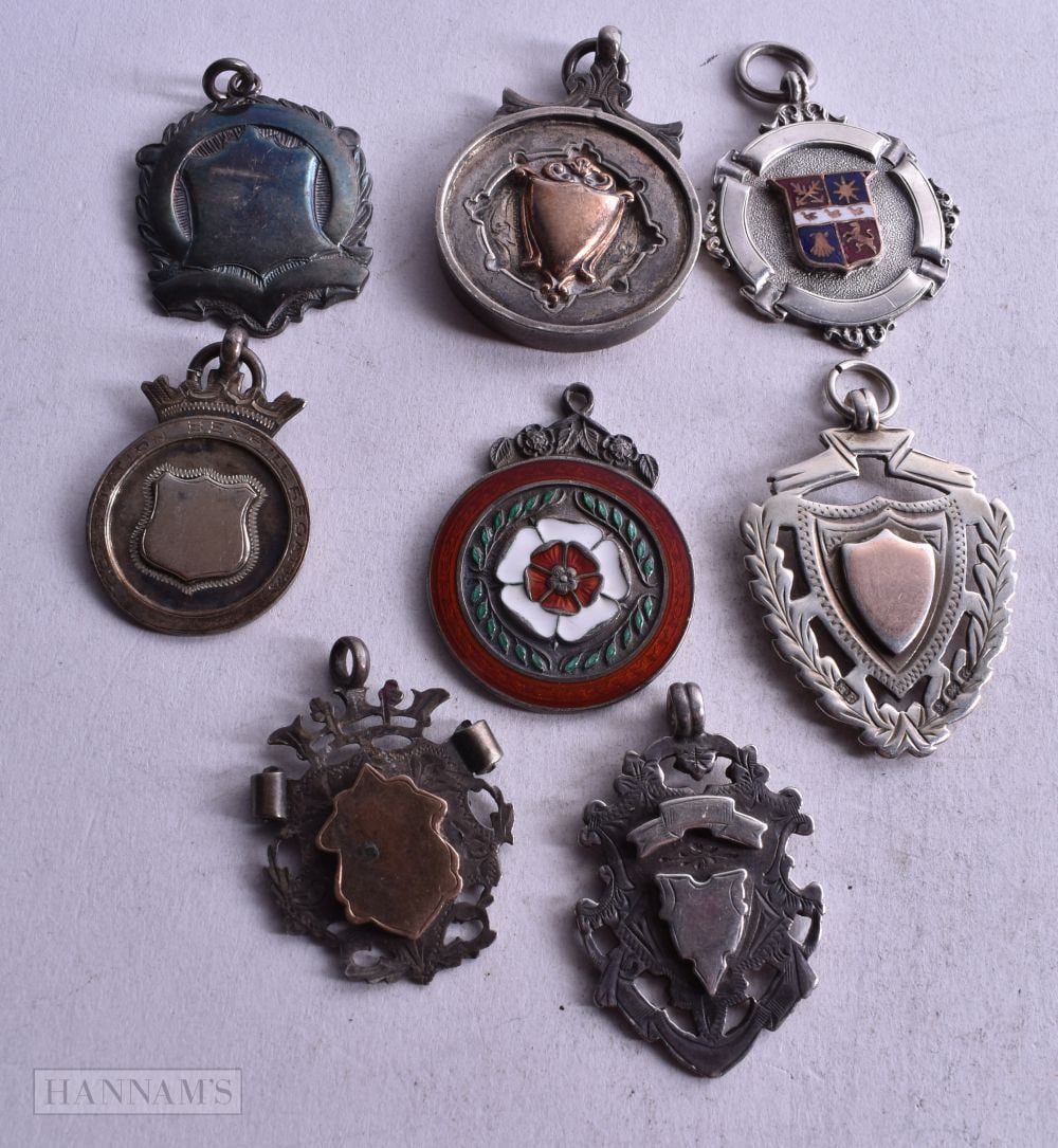 8 x .925 sterling silver fobs / medallions 81g. 4 cm x 3 cm.: 8 x .925 sterling silver fobs / medallions 81g. 4 cm x 3 cm.