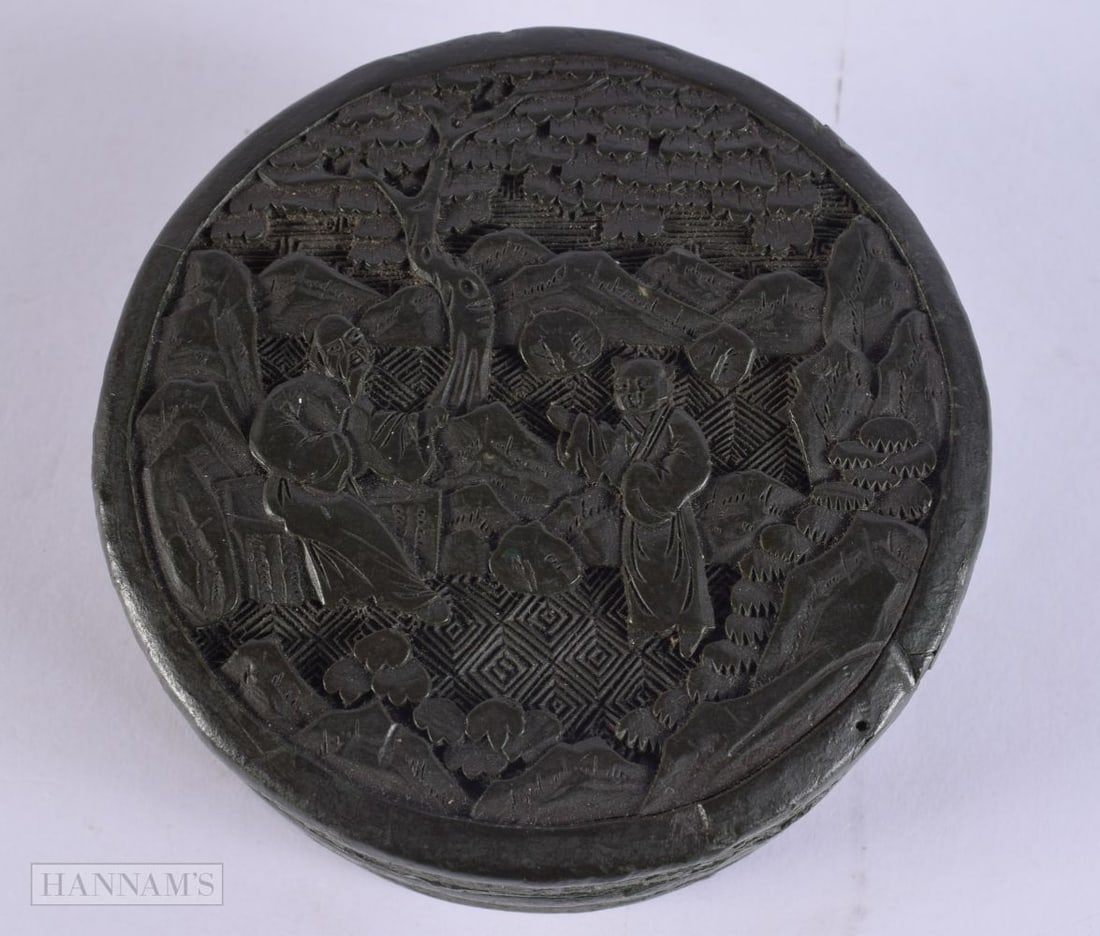 A LATE 19TH CENTURY CHINESE CARVED CINNABAR LACQUER BOX AND COVER Late Qing. 9.75 cm diameter. (1 of 5)