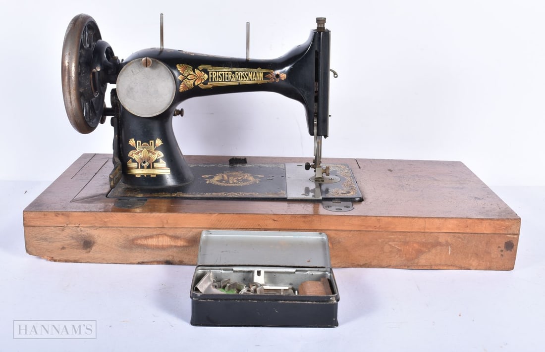 An early 20th Century Frister & Rossmann Sewing machine 29 x 57 x 27cm: An early 20th Century Frister & Rossmann Sewing machine 29 x 57 x 27cm