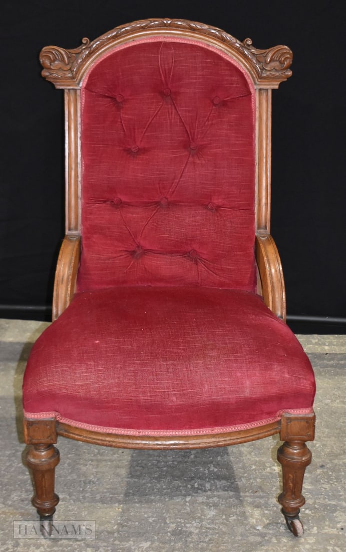 A VICTORIAN CARVED OAK ARMCHAIR 96 cm high: A VICTORIAN CARVED OAK ARMCHAIR 96 cm high