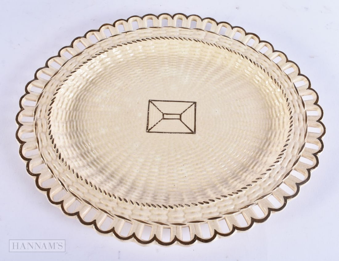 A LATE 18TH/19TH CENTURY ENGLISH CREAMWARE RETICULATED LATTICE DISH. 28 cm x 23 cm. (1 of 4)
