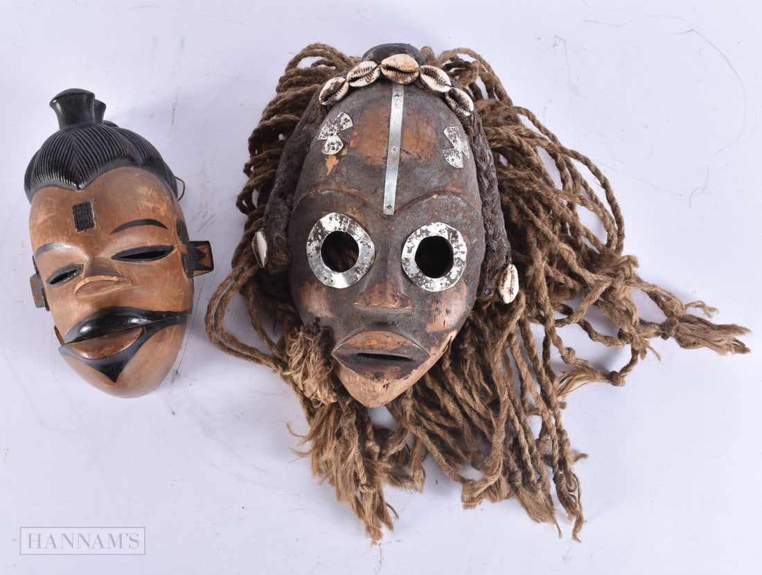 Antique Nigerian Elu Spirit Mask w/ Articulated Jaw Early 20th Century together with a Dan mask. Lar: Antique Nigerian Elu Spirit Mask w/ Articulated Jaw Early 20th Century together with a Dan mask. Largest 18 cm long. (2)