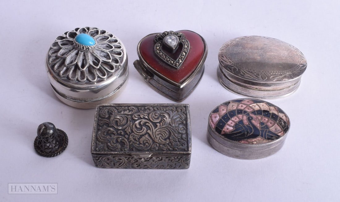 5 x .800 & .925 sterling silver pill / trinket boxes 82g. (5): 5 x .800 & .925 sterling silver pill / trinket boxes 82g. (5)