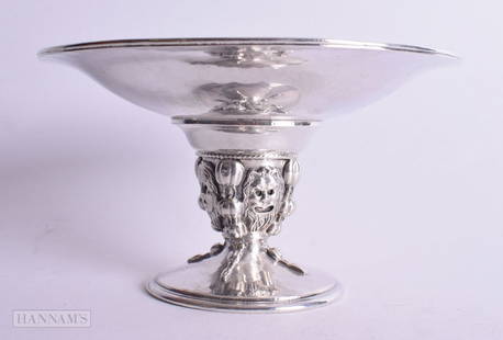 A LOVELY ART DECO OMAR RAMSDEN SILVER PEDESTAL HAMMERED TAZZA. 258 grams. 15 cm diameter.: A LOVELY ART DECO OMAR RAMSDEN SILVER PEDESTAL HAMMERED TAZZA. 258 grams. 15 cm diameter.