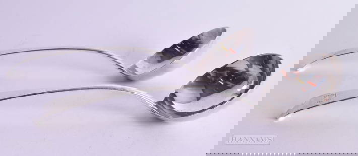 A PAIR OF EARLY 19TH CENTURY HESTER BATEMAN SILVER LADLES. 78 grams. 17 cm long.: A PAIR OF EARLY 19TH CENTURY HESTER BATEMAN SILVER LADLES. 78 grams. 17 cm long.
