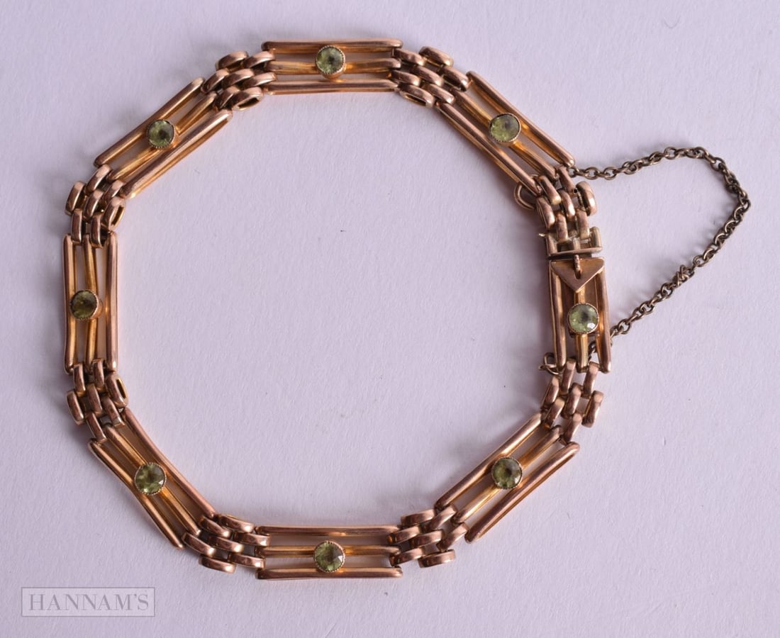 A VICTORIAN 9CT GOLD BRACELET. 8 grams. 5.5 cm internal diameter. (1 of 3)