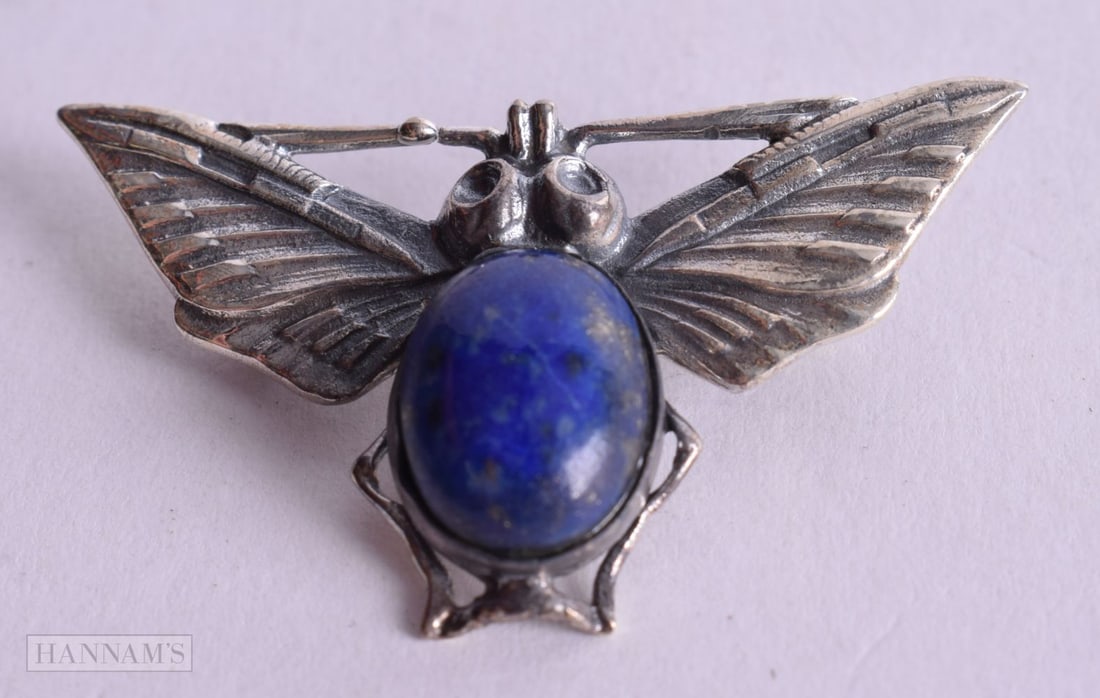A SILVER AND LAPIS FLY BROOCH. Stamped Sterling. 4.3cm x 2.6cm, weight 7g: A SILVER AND LAPIS FLY BROOCH. Stamped Sterling. 4.3cm x 2.6cm, weight 7g