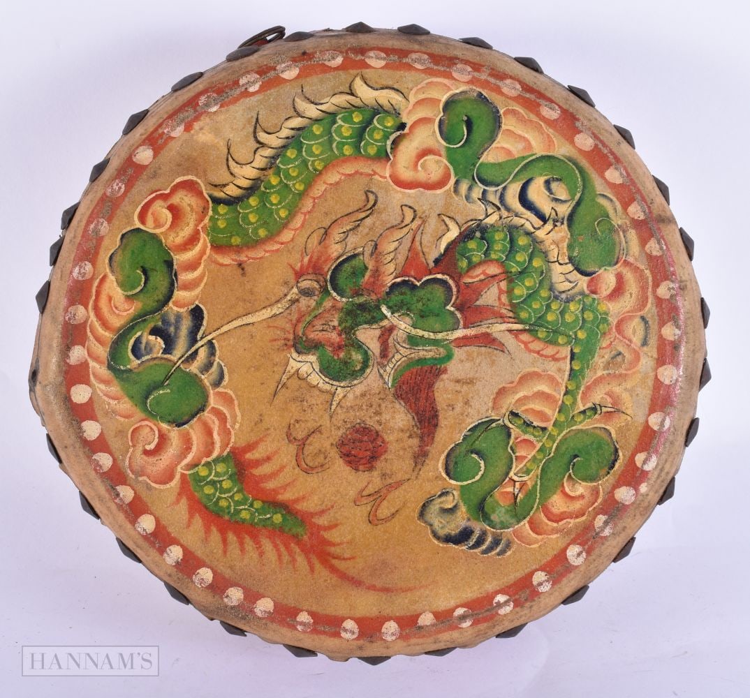 AN EARLY 20TH CENTURY CHINESE PAINTED SKIN DRUM Late Qing/Republic, painted with dragons. 25 cm diam: AN EARLY 20TH CENTURY CHINESE PAINTED SKIN DRUM Late Qing/Republic, painted with dragons. 25 cm diameter.