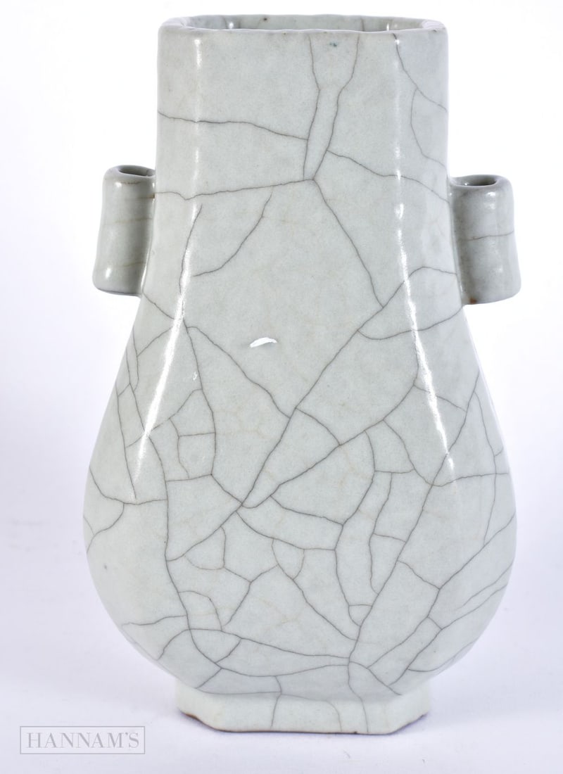 A CHINESE QING DYNASTY GE TYPE TWIN HANDLED VASE Qianlong mark and possibly of the period. 13.5 cm h (1 of 5)