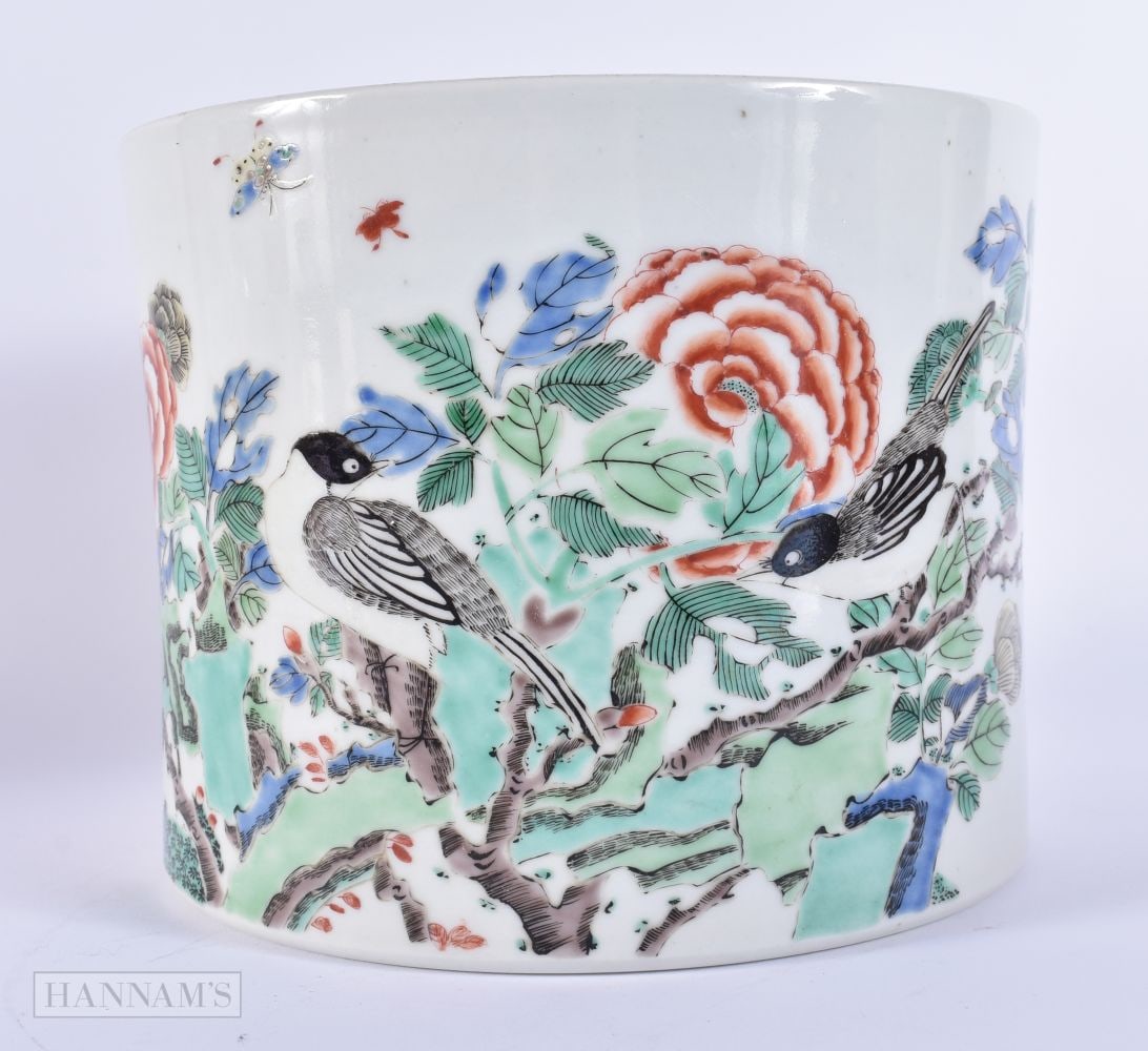 A LARGE CHINESE FAMILLE VERTE PORCELAIN BITONG BRUSH POT. 16 cm x 18 cm.: A LARGE CHINESE FAMILLE VERTE PORCELAIN BITONG BRUSH POT. 16 cm x 18 cm.