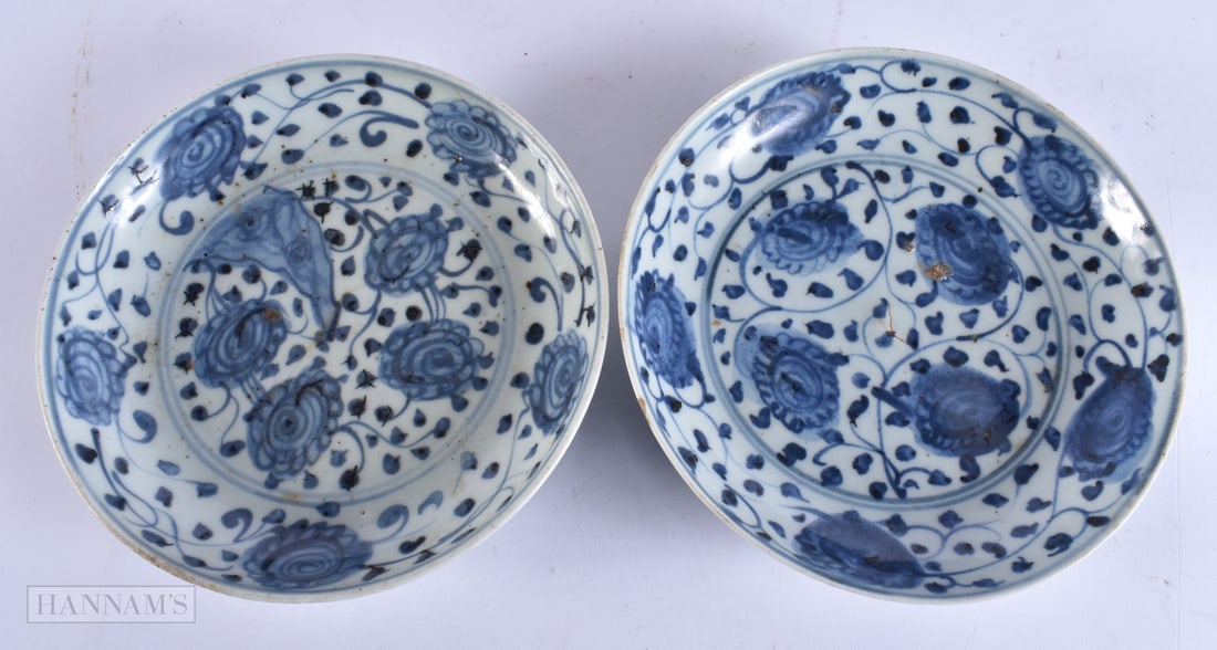 A PAIR OF 17TH CENTURY CHINESE BLUE AND WHITE PORCELAIN DISHES Ming, painted with flowers and scroll (1 of 6)