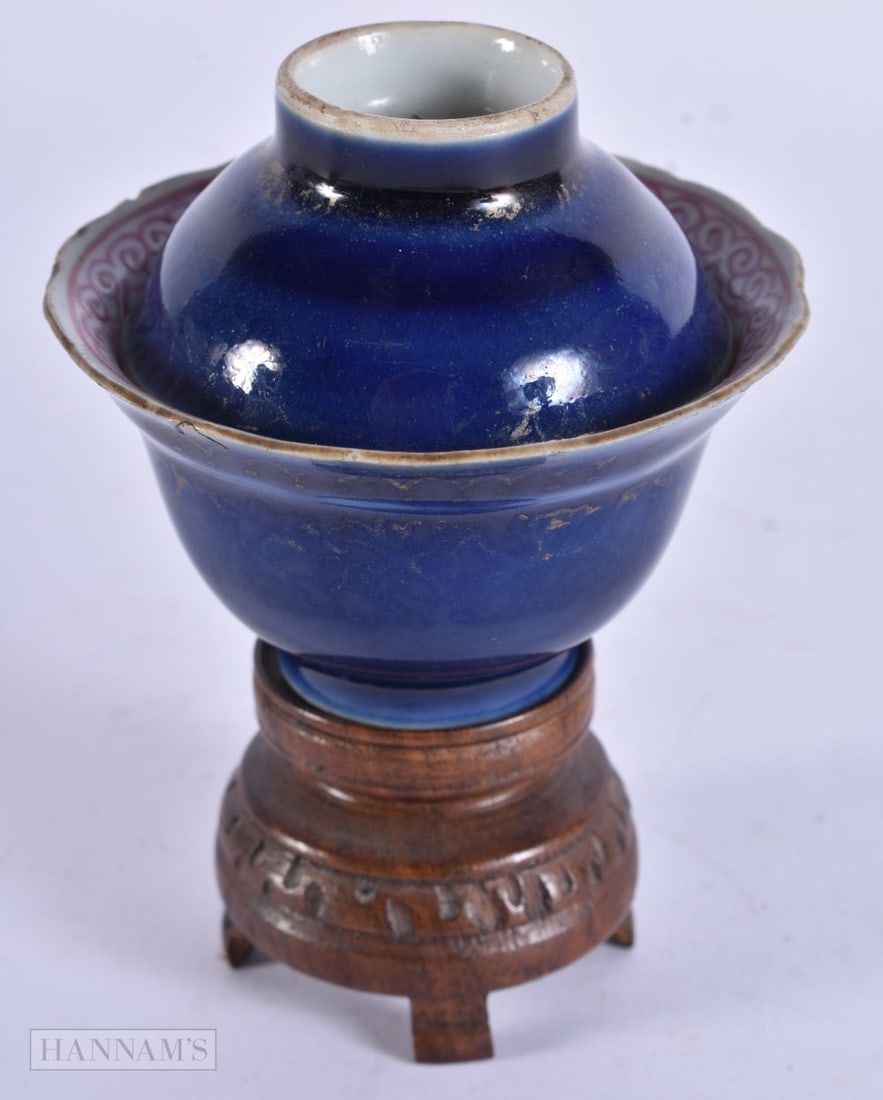 AN 18TH CENTURY CHINESE POWDER BLUE PORCELAIN BOWL AND COVER Qianlong. 7.5 cm wide. (1 of 4)