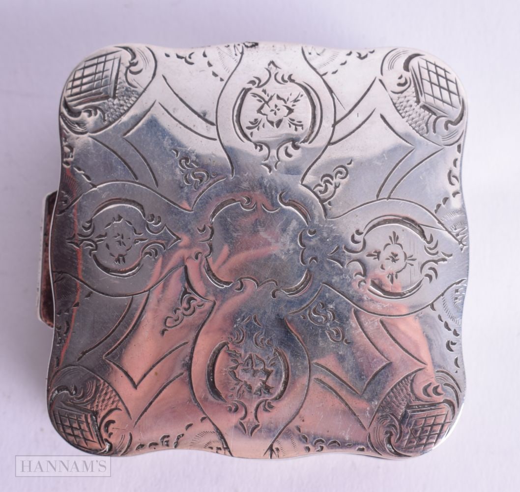 A CONTINENTAL SILVER PILL BOX WITH ENGRAVED DECORATION. Dutch Marks. 1.7cm x 4.6cm, weight 27.7g: A CONTINENTAL SILVER PILL BOX WITH ENGRAVED DECORATION. Dutch Marks. 1.7cm x 4.6cm, weight 27.7g