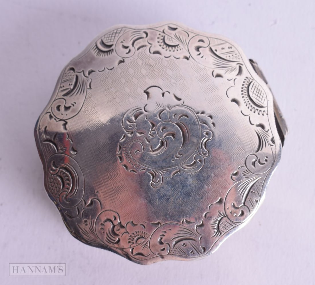 A CONTINENTAL SILVER PILL BOX WITH ENGRAVED DECORATION. Dutch Marks. 2cm x 5cm, weight 26.5g: A CONTINENTAL SILVER PILL BOX WITH ENGRAVED DECORATION. Dutch Marks. 2cm x 5cm, weight 26.5g