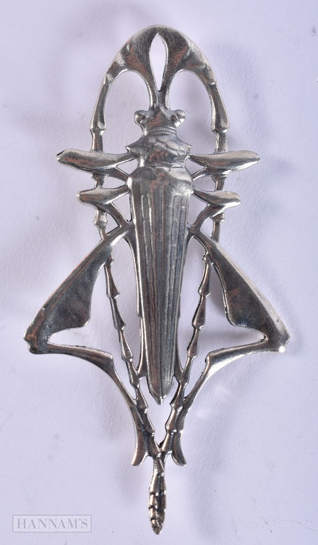 A SILVER LOCUST BROOCH. 18 grams. 8.75 cm x 4.5 cm.: A SILVER LOCUST BROOCH. 18 grams. 8.75 cm x 4.5 cm.
