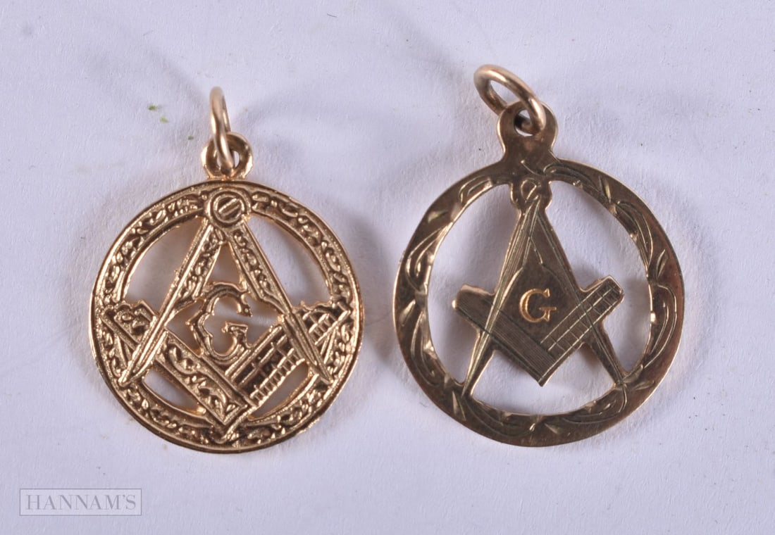 TWO 9CT GOLD MASONIC PENDANTS. 2.6 grams. (2) (1 of 2)
