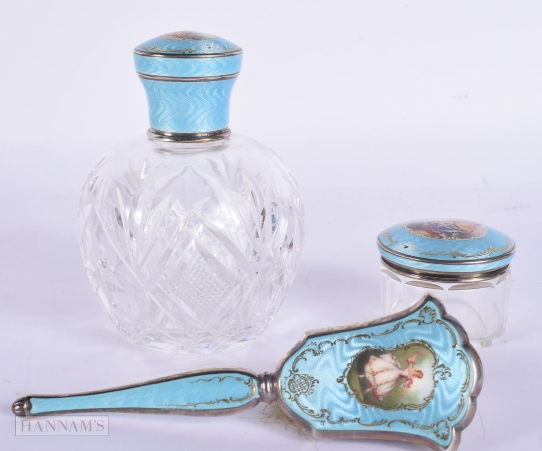 AN ART DECO SILVER AND ENAMEL SCENT BOTTLE together with matching box and brush. Largest 13 cm long. (1 of 5)