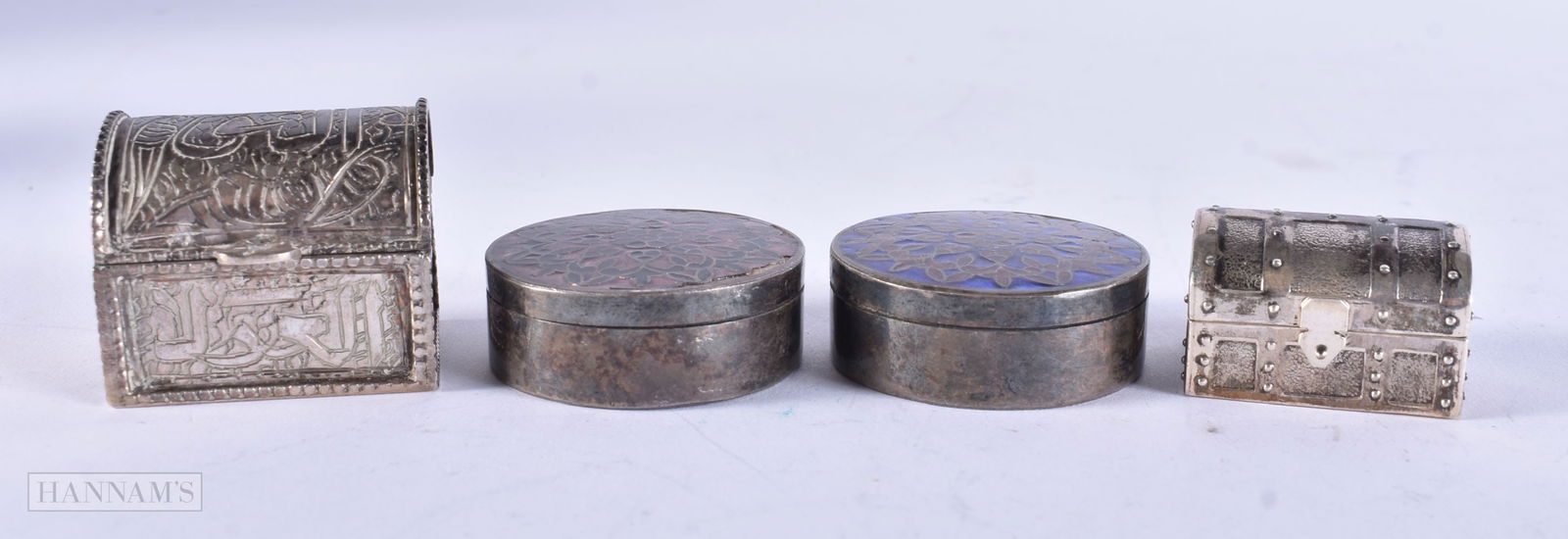 4 x .800 & .925 steling silver pill / trinket boxes inc enamel 75g. (4): 4 x .800 & .925 steling silver pill / trinket boxes inc enamel 75g. (4)