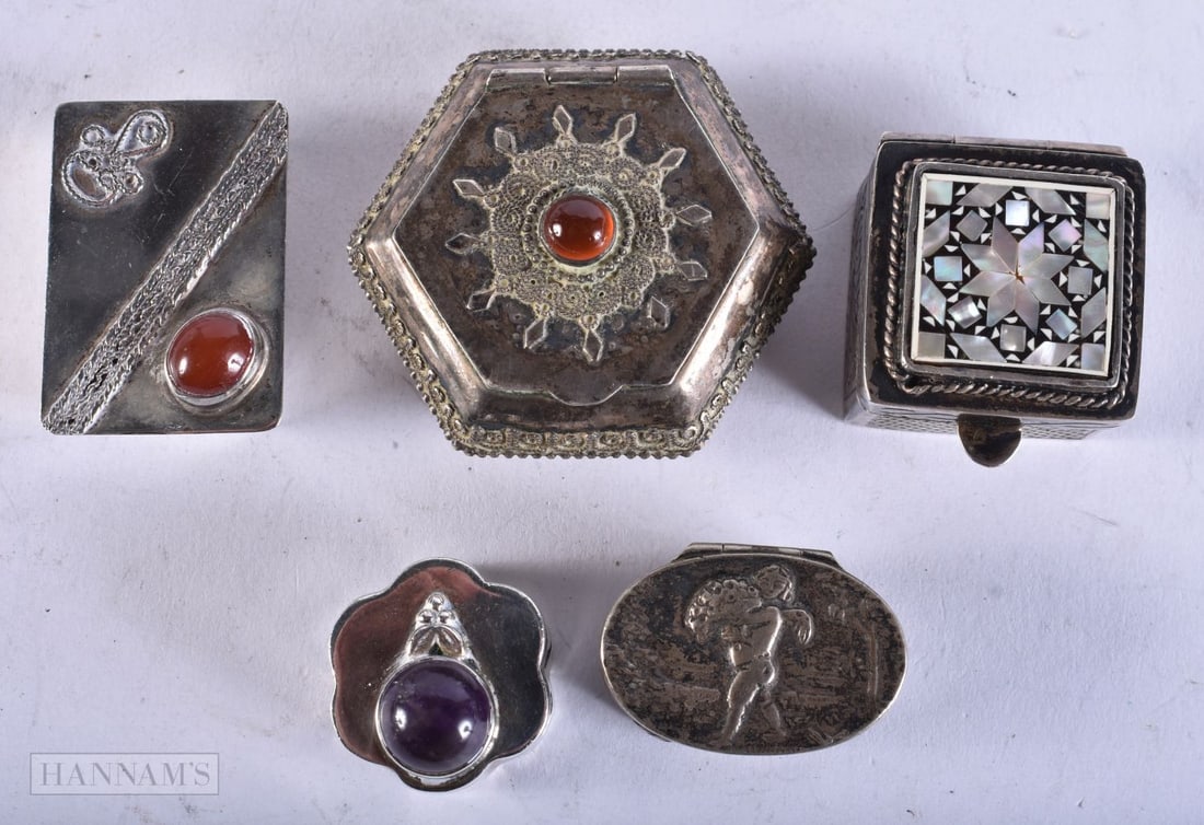 5 x .800, .830 & .925 sterling silver pill / trinket boxes 94g. (5): 5 x .800, .830 & .925 sterling silver pill / trinket boxes 94g. (5)