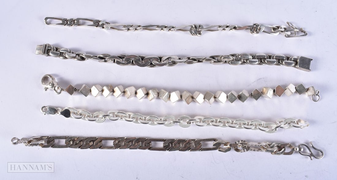 Collection of Sterling Silver Chain Bracelets, Modernist, Minimalist x 5 128g. (5): Collection of Sterling Silver Chain Bracelets, Modernist, Minimalist x 5 128g. (5)