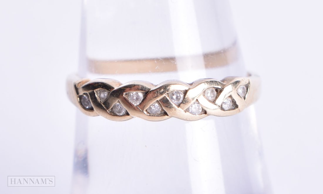 9ct gold diamond braid ring (1.5g). M. (1 of 3)