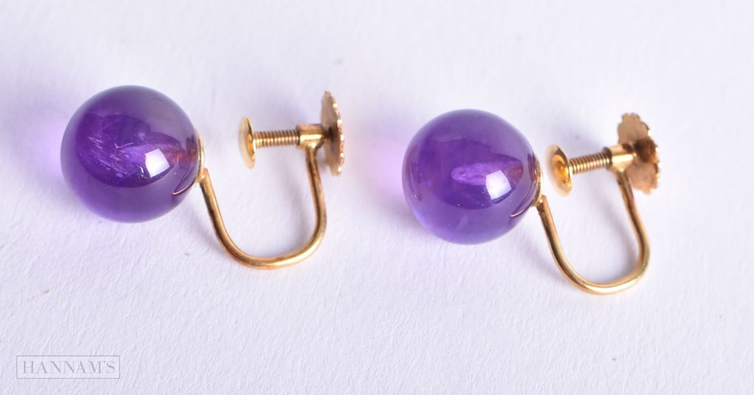 9ct gold amethyst screw back orb earrings (3.5g). 1 cm wide.: 9ct gold amethyst screw back orb earrings (3.5g). 1 cm wide.