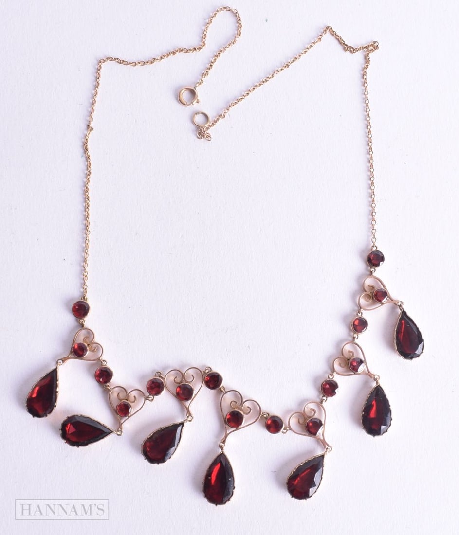 9ct gold garnet tear drop fringe necklace (7.5g). 39 cm long. (1 of 3)