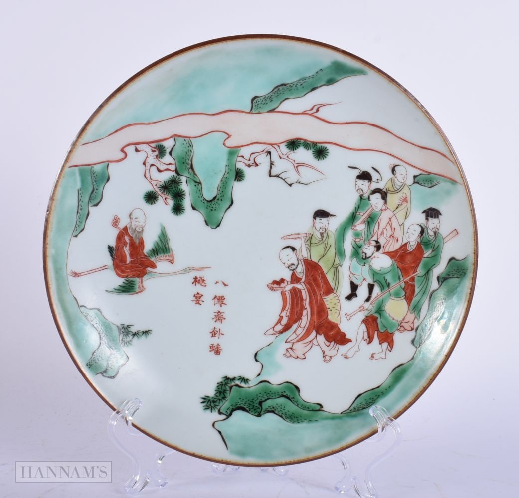 A CHINESE QING DYNASTY FAMILLE VERTE PORCELAIN DISH. 21 cm diameter. (1 of 2)