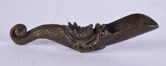 A JAPANESE BRONZE DRAGON SCOOP. 140 grams. 12.25 cm x 2.5 cm.