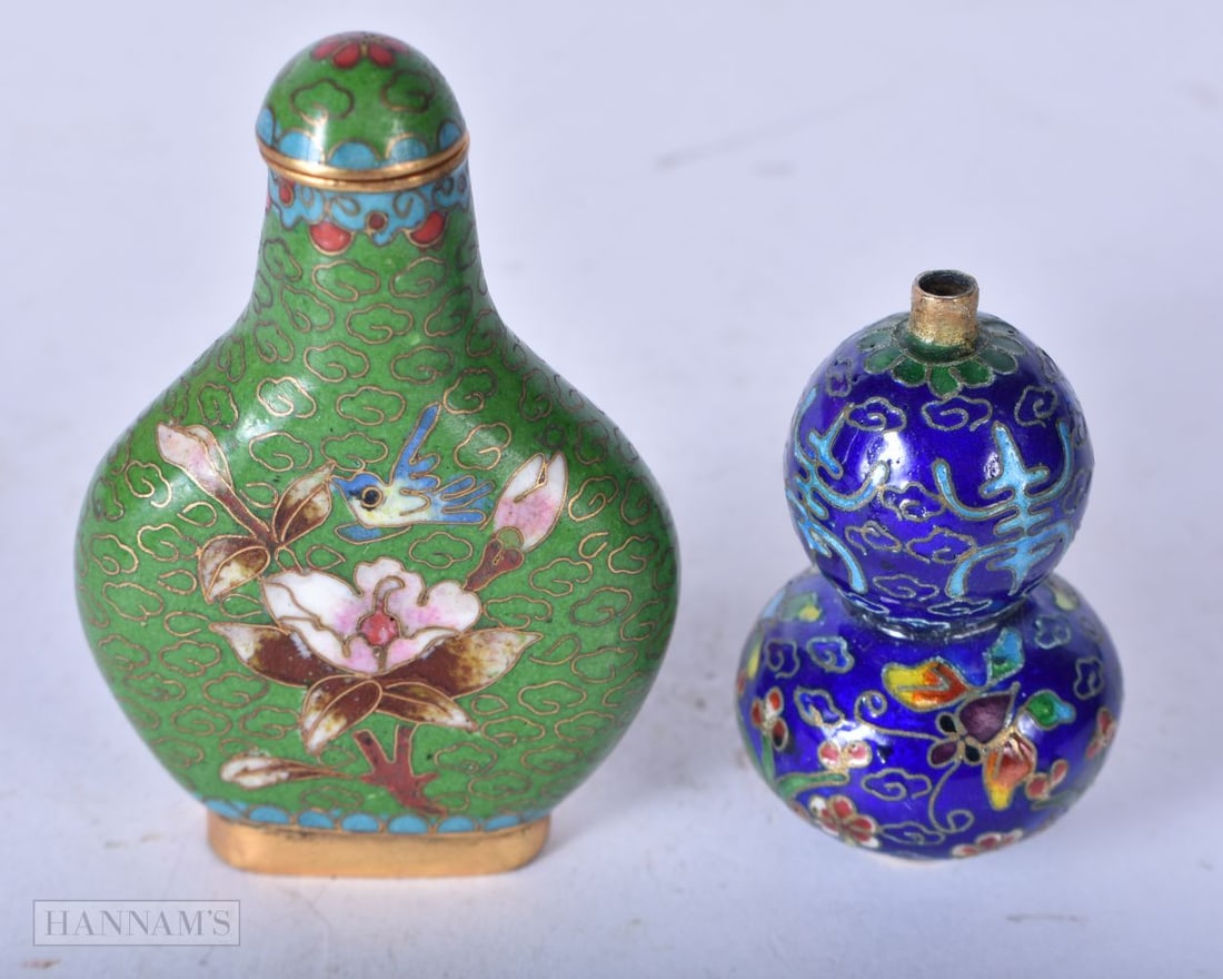 Two Chinese cloisonne enamelled snuff bottles (2) 6.5 x 4.3cm, wgt 63g (1 of 4)