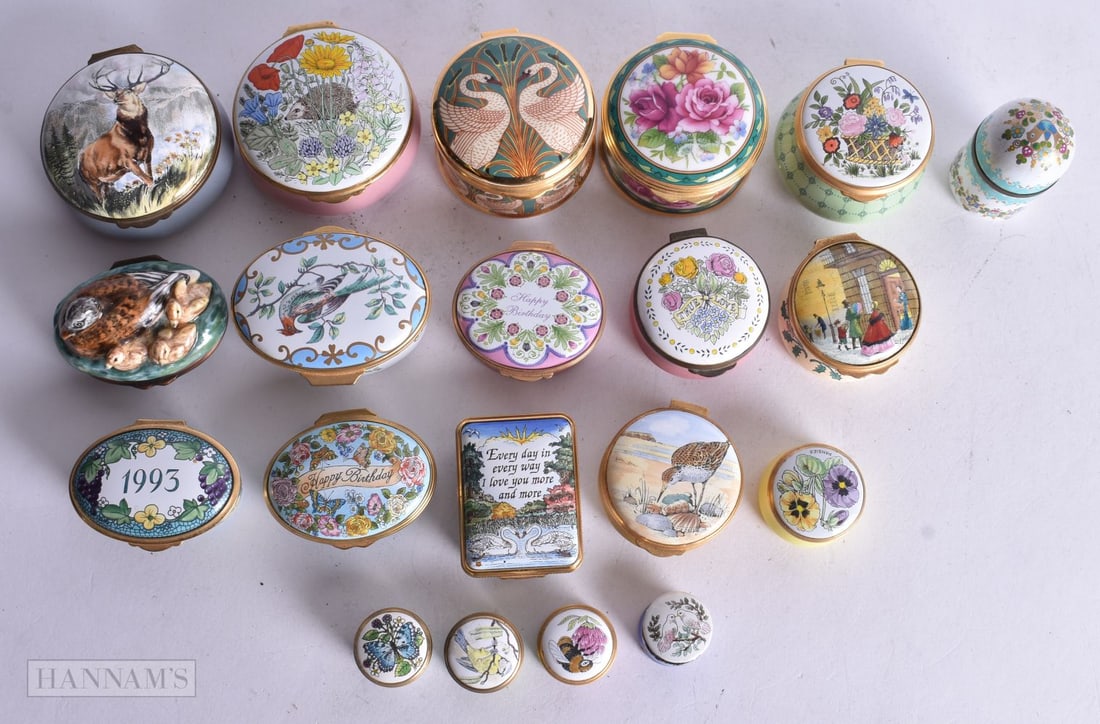 A GROUP OF MAINLY HALCYON DAYS & CRUMMLES ENAMEL BOXES. (qty): A GROUP OF MAINLY HALCYON DAYS & CRUMMLES ENAMEL BOXES. (qty)