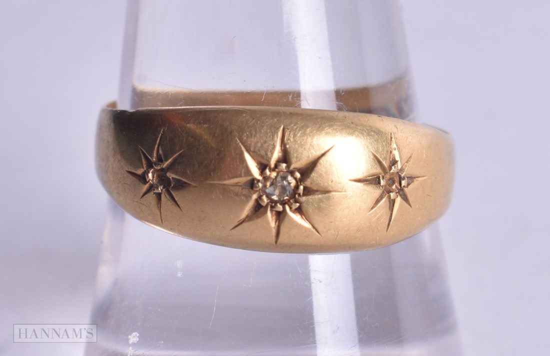 AN 18CT GOLD RING. 2.7 grams. Q. (1 of 5)