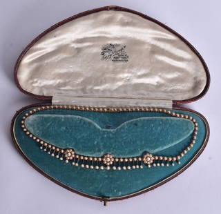 A FINE LATE VICTORIAN/EDWARDIAN GOLD AND PEARL NECKLACE probably 15ct. 21 grams. 38 cm long.: A FINE LATE VICTORIAN/EDWARDIAN GOLD AND PEARL NECKLACE probably 15ct. 21 grams. 38 cm long.
