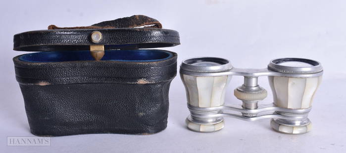 A PAIR OF MOTHER OF PEARL OPERA GLASSES. 10 cm x 8 cm.: A PAIR OF MOTHER OF PEARL OPERA GLASSES. 10 cm x 8 cm.