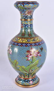 A LATE 19TH CENTURY CHINESE CLOISONNE ENAMEL VASE Late Qing. 23.5 cm high.: A LATE 19TH CENTURY CHINESE CLOISONNE ENAMEL VASE Late Qing. 23.5 cm high.
