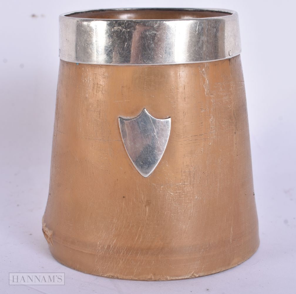 A VICTORIAN SILVER MOUNTED HORN BEAKER. 8.5 cm high. (1 of 7)