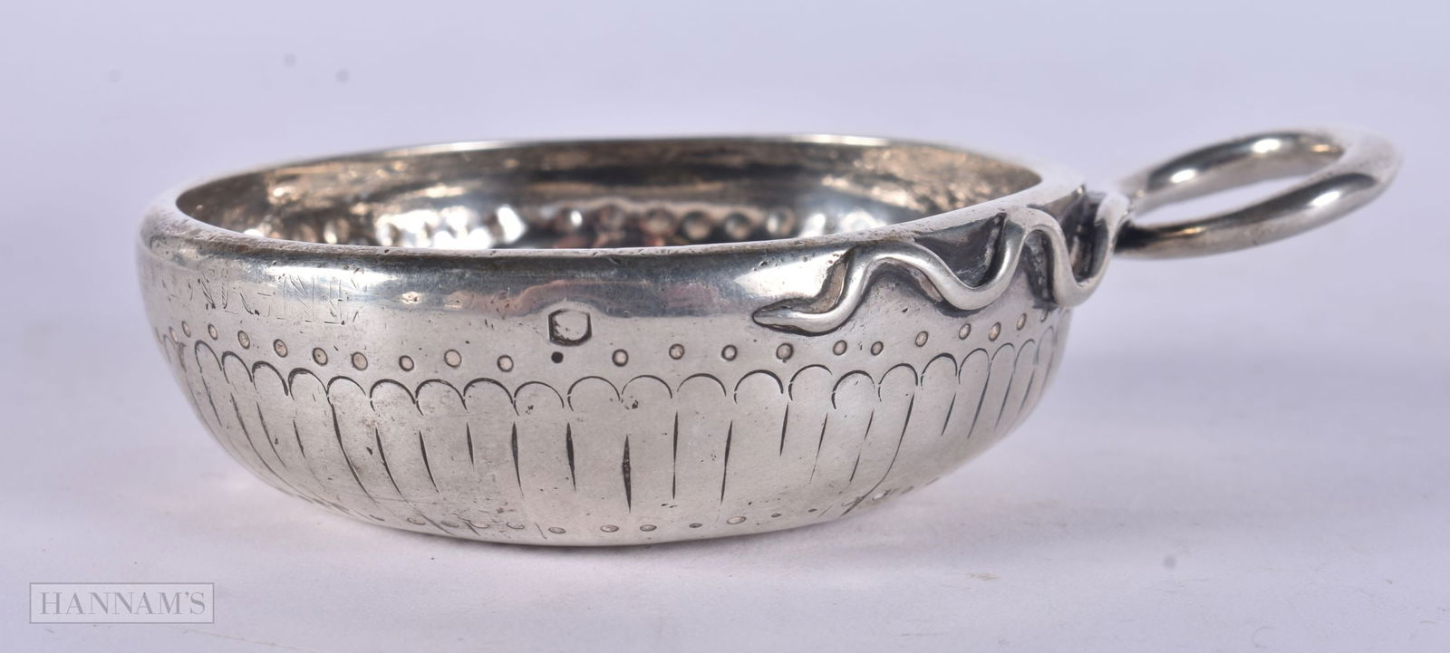 AN ANTIQUE CONTINENTAL SILVER WINE TASTER. 106.6 grams. 10.5 cm x 7.5 cm.: AN ANTIQUE CONTINENTAL SILVER WINE TASTER. 106.6 grams. 10.5 cm x 7.5 cm.