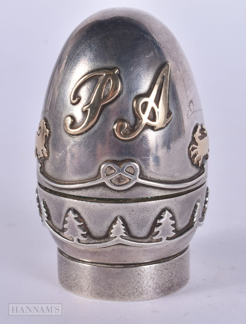 A SCOTTISH SILVER EGG. Edinburgh 1941. 73.8 grams. 7.5 cm x 2.5 cm.: A SCOTTISH SILVER EGG. Edinburgh 1941. 73.8 grams. 7.5 cm x 2.5 cm.