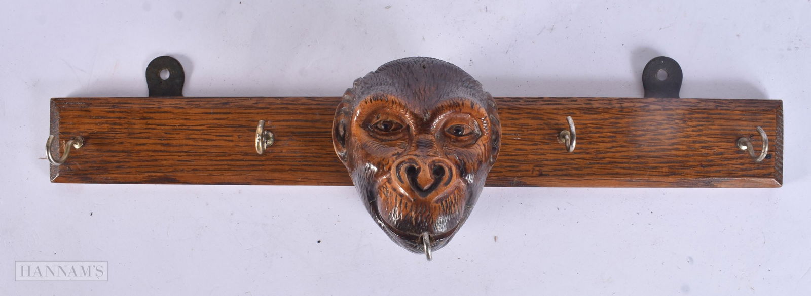 AN UNUSUAL 19TH CENTURY BAVARIAN BLACK FOREST MONKEY HEAD KEY RACK. 34 cm wide. (1 of 4)
