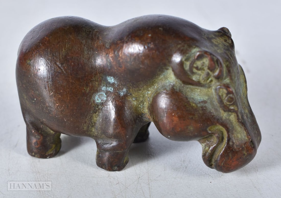 A Japanese bronze Hippo 205g,3.5 x 5.7 x 2.6 cm: A Japanese bronze Hippo 205g,3.5 x 5.7 x 2.6 cm