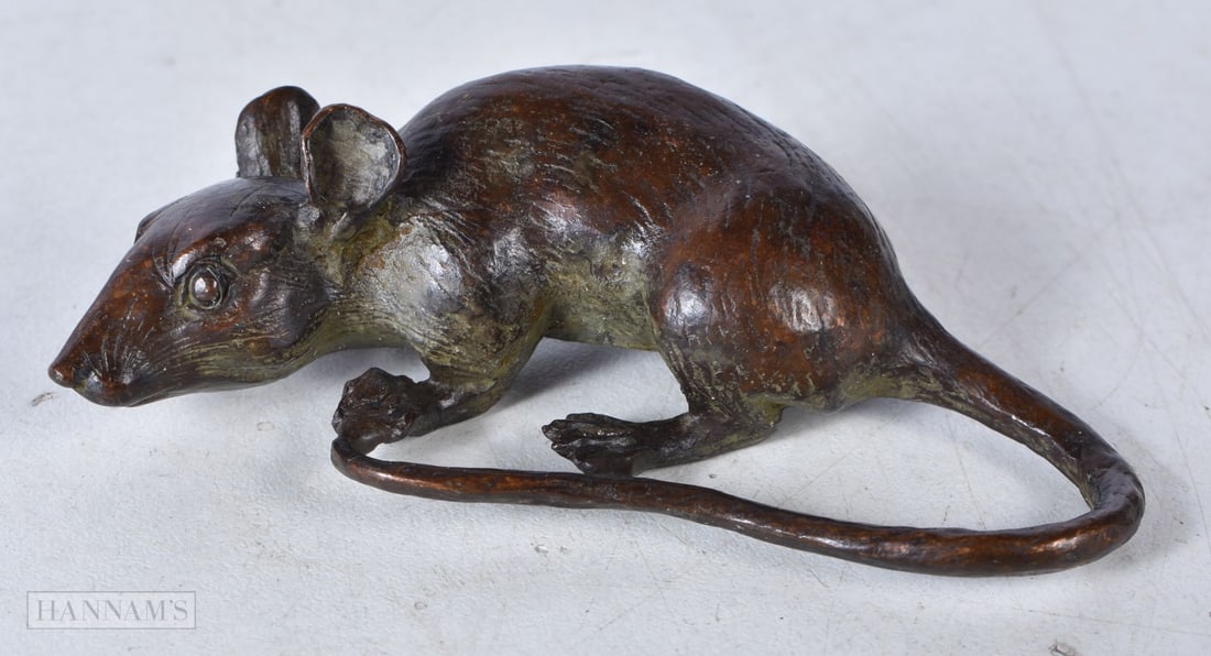 A Japanese bronze rat okimono, 169g, 2.3 x 8.4 x 4.2 cm.: A Japanese bronze rat okimono, 169g, 2.3 x 8.4 x 4.2 cm.