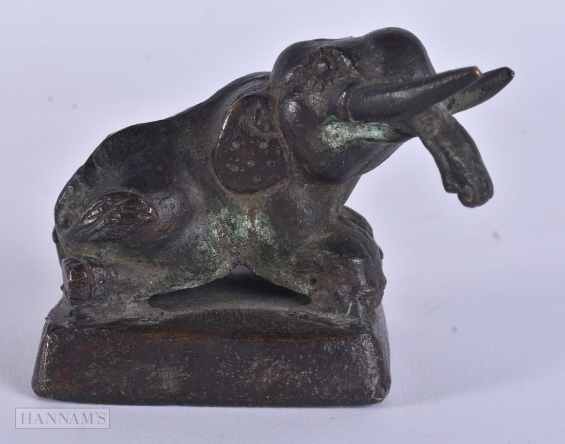 A CHINESE QING DYNASTY BRONZE ELEPHANT SEAL. 6 cm x 6 cm.: A CHINESE QING DYNASTY BRONZE ELEPHANT SEAL. 6 cm x 6 cm.
