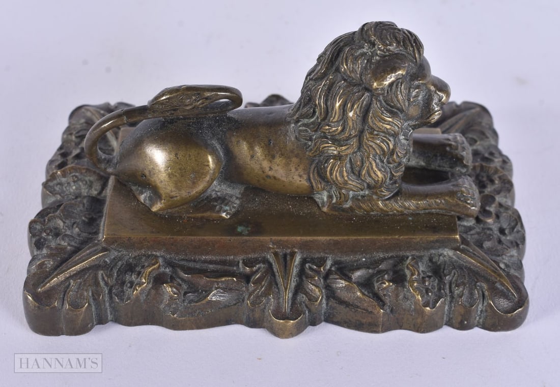 A REGENCY BRONZE LION PAPERWEIGHT. 11 cm x 6 cm.: A REGENCY BRONZE LION PAPERWEIGHT. 11 cm x 6 cm.