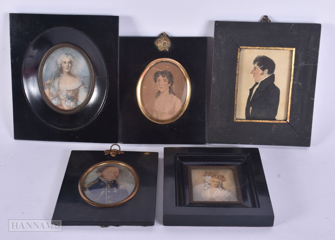 Antique Hand Drawn Portraits. Largest 13 cm x 13 cm. (5): Antique Hand Drawn Portraits. Largest 13 cm x 13 cm. (5)