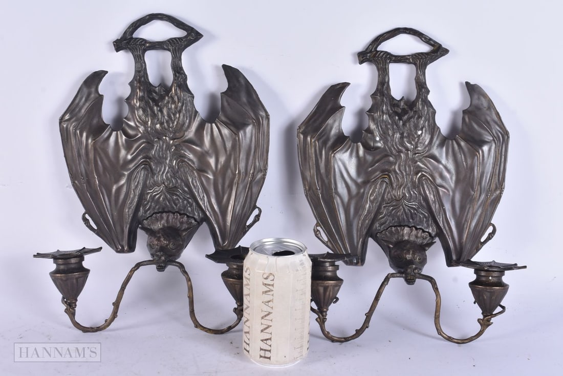 A PAIR OF CONTINENTAL BRONZE BAT WALL SCONCES. 30 cm x 24 cm.: A PAIR OF CONTINENTAL BRONZE BAT WALL SCONCES. 30 cm x 24 cm.