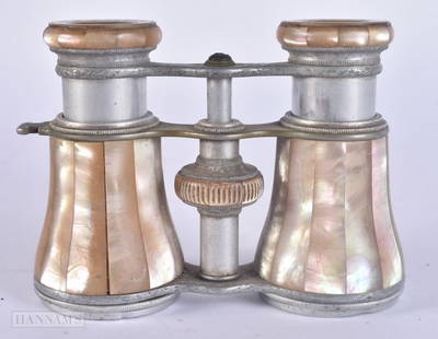 A PAIR OF MOTHER OF PEARL OPERA GLASSES. 10 cm x 8 cm.: A PAIR OF MOTHER OF PEARL OPERA GLASSES. 10 cm x 8 cm.
