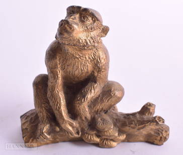 AN ANTIQUE BRONZE FIGURE OF A MONKEY. 8 cm x 8 cm.: AN ANTIQUE BRONZE FIGURE OF A MONKEY. 8 cm x 8 cm.