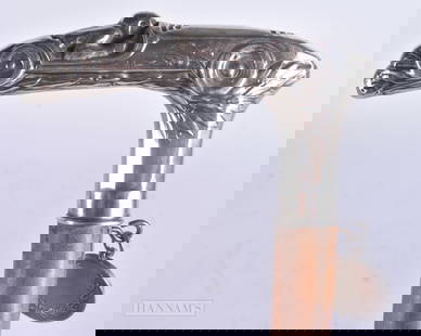 A RARE ANTIQUE GERMAN SILVER MOUNTED AUTOMOTIVE RACE CAR WALKING CANE. 90 cm long.: A RARE ANTIQUE GERMAN SILVER MOUNTED AUTOMOTIVE RACE CAR WALKING CANE. 90 cm long.